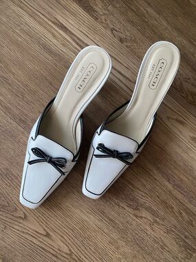 New Coach White & Black Leather Marielle Kitten Heel Mules Shoes Sz 9B